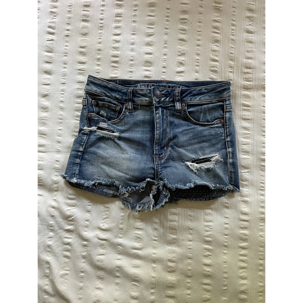 Mid-rise fitted jean shorts